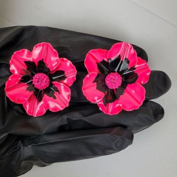 Vtg Neon Pink Black Enamel Flower Floral Chunky Big Clip On Gold Tone Earrings - Picture 3 of 6